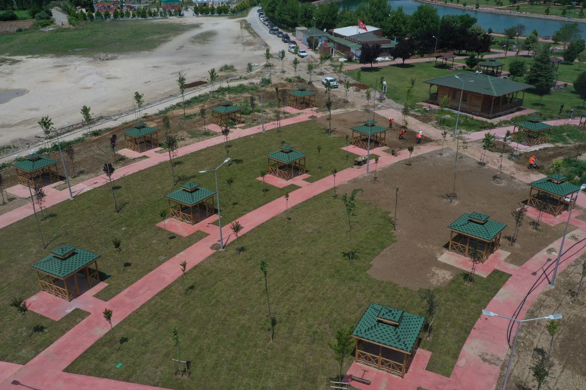 Çimlerin Serilmesiyle Park Vadi 2’nci Etap Yemyeşil Bir Görünüme Kavuşuyor.