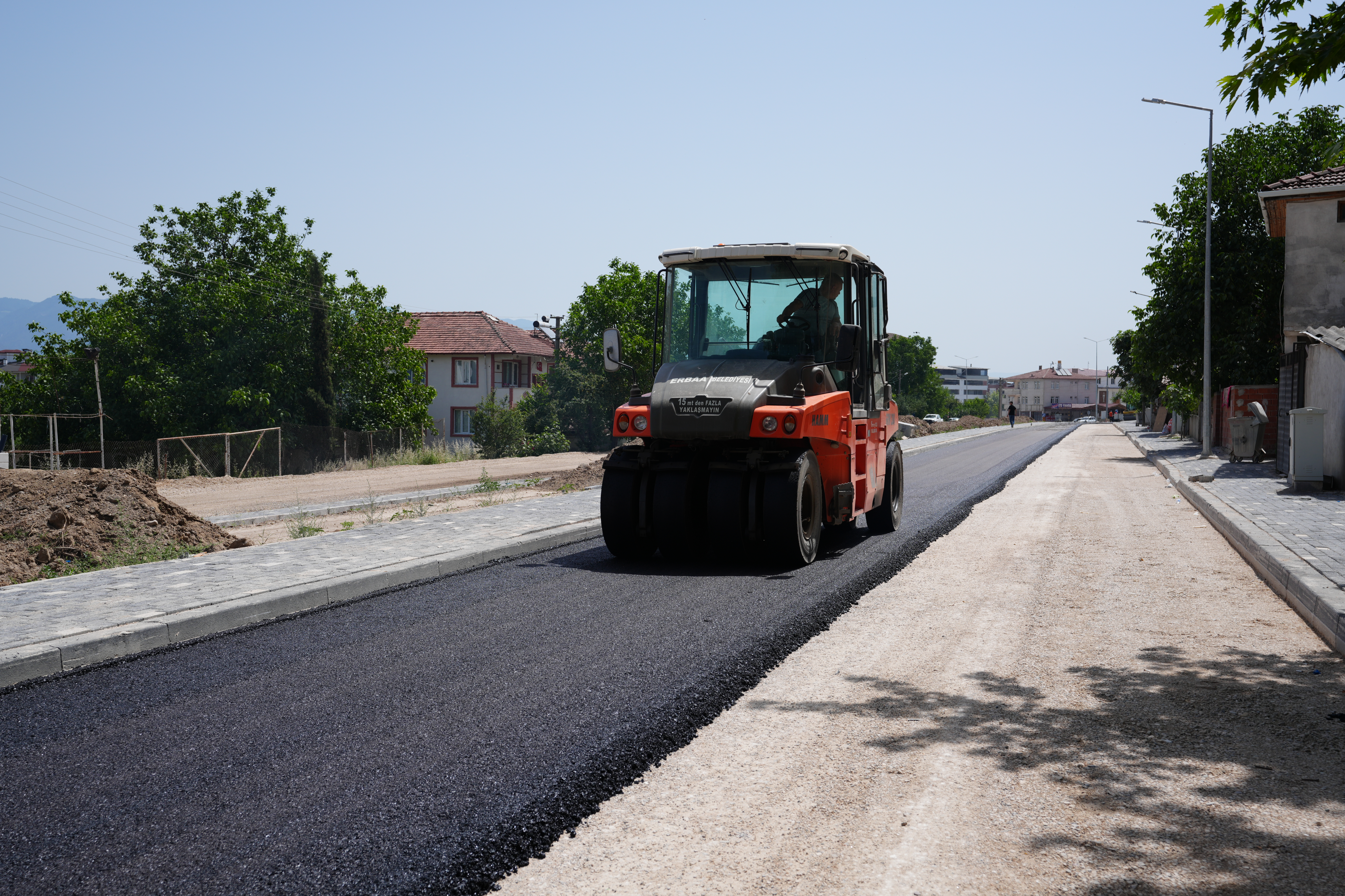 Yılmaz Kayalar Bulvarı ikinci etapta asfalt çalışmalarına başlandı