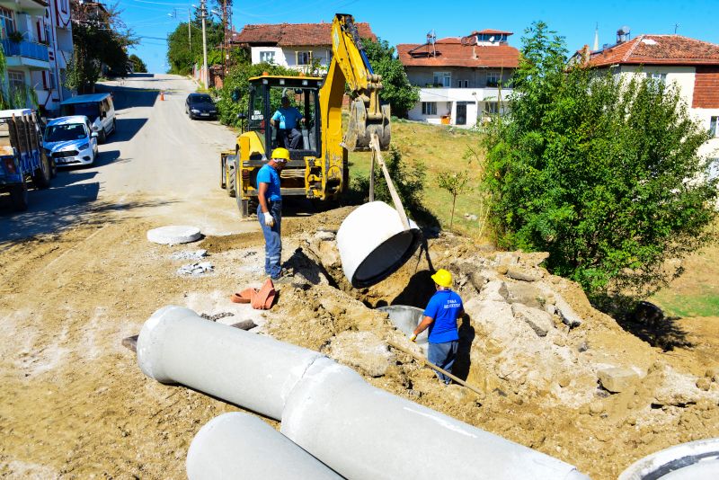 İlçemizin Altyapısını Güçlendiriyor, Yaşanabilecek Olumsuzlukların Önüne Geçmek İçin Aralıksız Çalışıyoruz.