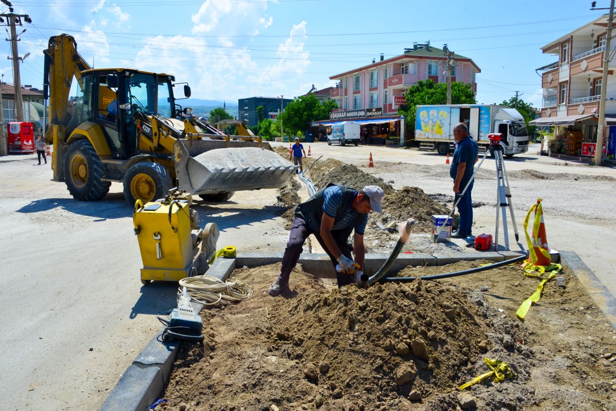 Yıldırım Beyazıt Mahallesi Orhangazi Caddesinde Ekiplerimiz Çalışmalarına Tüm Hızıyla Devam Ediyor.