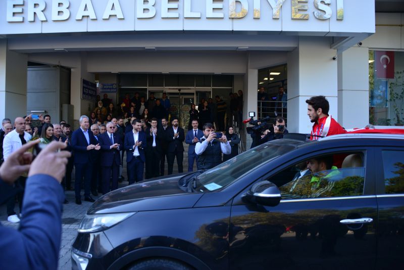 Dünya 2’ncisi Güreşçi Ahmet Duman'a Coşkulu Karşılama.