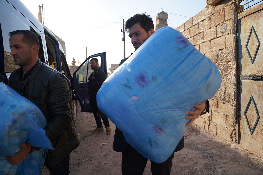 Balalar Üşümesin Kampanyası Yardımları Türkmenlere Ulaştırıldı.