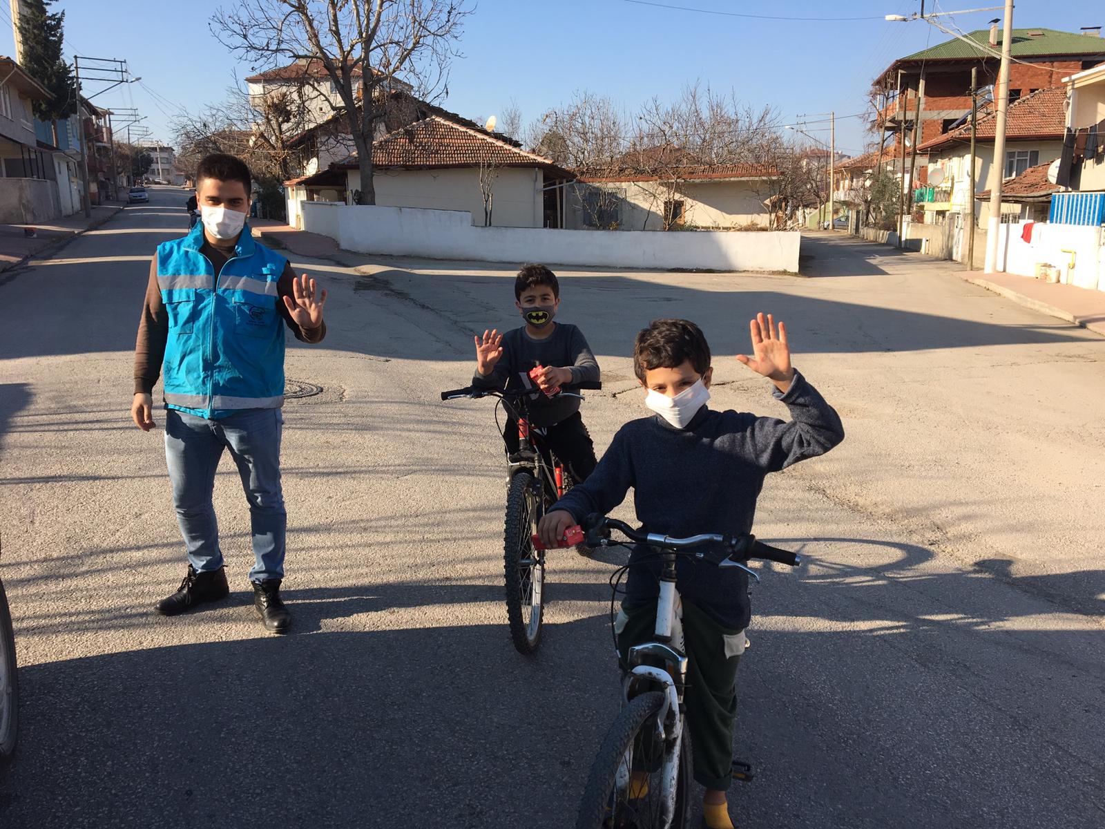 Maske Takma Konusunda Hassasiyet Göstererek Farkındalık Yaratan Küçük Kardeşlerimize Küçük Ödülledirmeler
